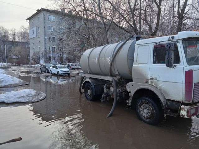 Ливневую канализацию прочищают в районах Нижнего Новгорода