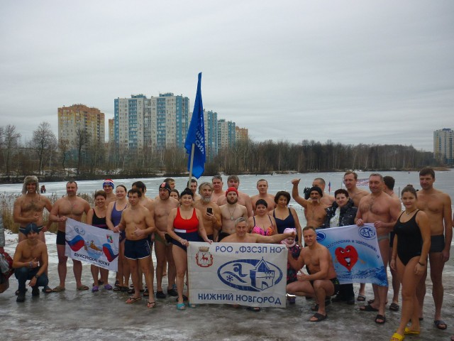 Автозаводские моржи получили кубок чемпионата по зимнему плаванию в Нижнем Новгороде