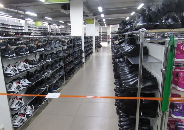 Более 3 тысяч пар обуви без маркировки обнаружили в одном из магазинов Пензы