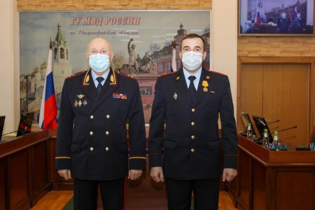Участковый из Арзамаса Дмитрий Курташкин награжден медалью за спасение 30 человек во время пожара 