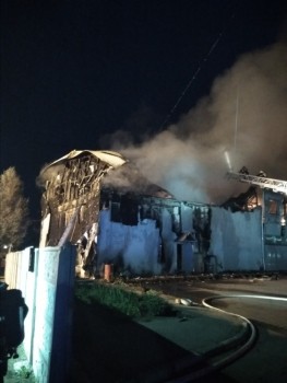 Ночной пожар в административном здании на ул. Чаадаева в Нижнем Новгороде тушили свыше 40 человек