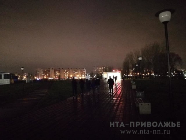 Более года мэрия Нижнего Новгорода не может решить вопрос освещения у станции "Стрелка"