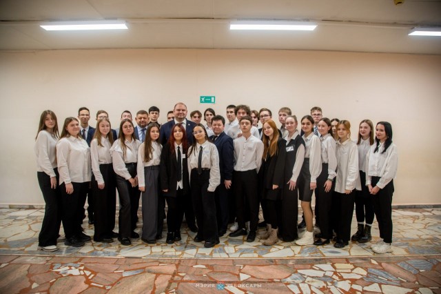 Денис Спирин провёл беседу с чебоксарскими старшеклассниками на тему: "Россия: взгляд в будущее"