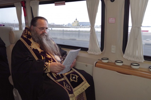 Митрополит Георгий совершил автомобильный крестный ход вокруг Нижнего Новгорода