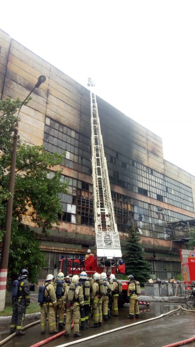 Пожар на заводе "ГАЗ" в Нижнем Новгороде локализован на площади 300 кв. м. (ВИДЕО)