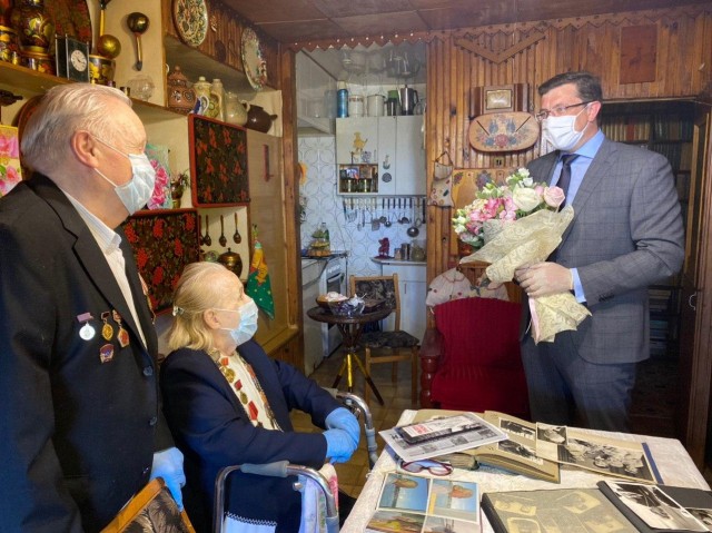 Глеб Никитин поздравил нижегородскую семью Подаровых с бриллиантовой свадьбой