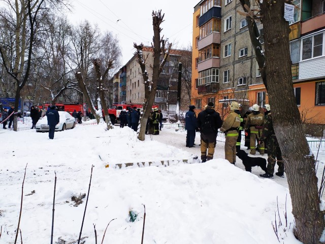 Жители дома по улице Светлоярской в Нижнем Новгороде после взрыва в подвале вернулись в свои квартиры