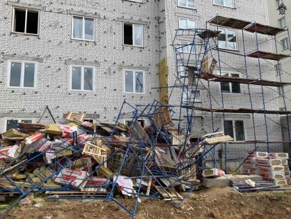 Семь человек в Нижнем Новгороде пострадали при обрушении строительных металлических лесов