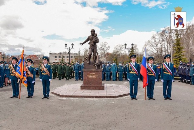 Памятник пожарным и спасателям установили в Йошкар-Оле