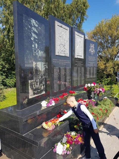 Мемориал памяти погибших в Великой Отечественной войне открыт при поддержке ЛУКОЙЛа в Кстовском районе Нижегородской области
