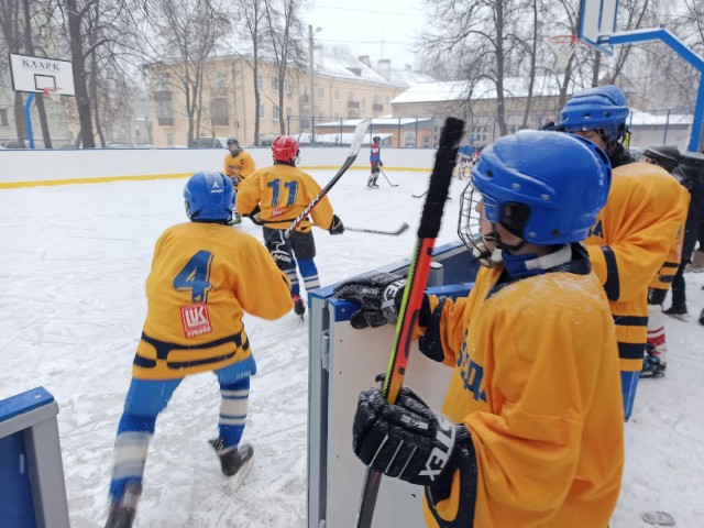 Универсальная хоккейная коробка открылась в Кстове после реконструкции