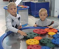 Благотворительный фонд Олега Кондрашова устроил праздник для ребят из многодетных семей 