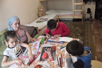 Благотворительный фонд Олега Кондрашова в День защиты детей подарил мебель многодетной семье Чакиевых