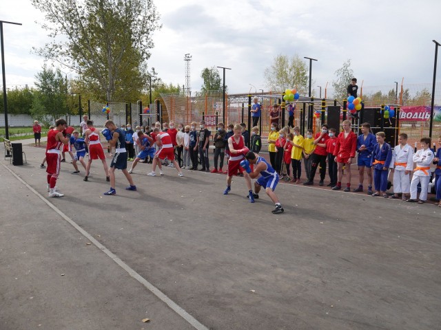 Воркаут-площадку для занятий спортом на свежем воздухе открыли в Автозаводском районе Нижнего Новгорода