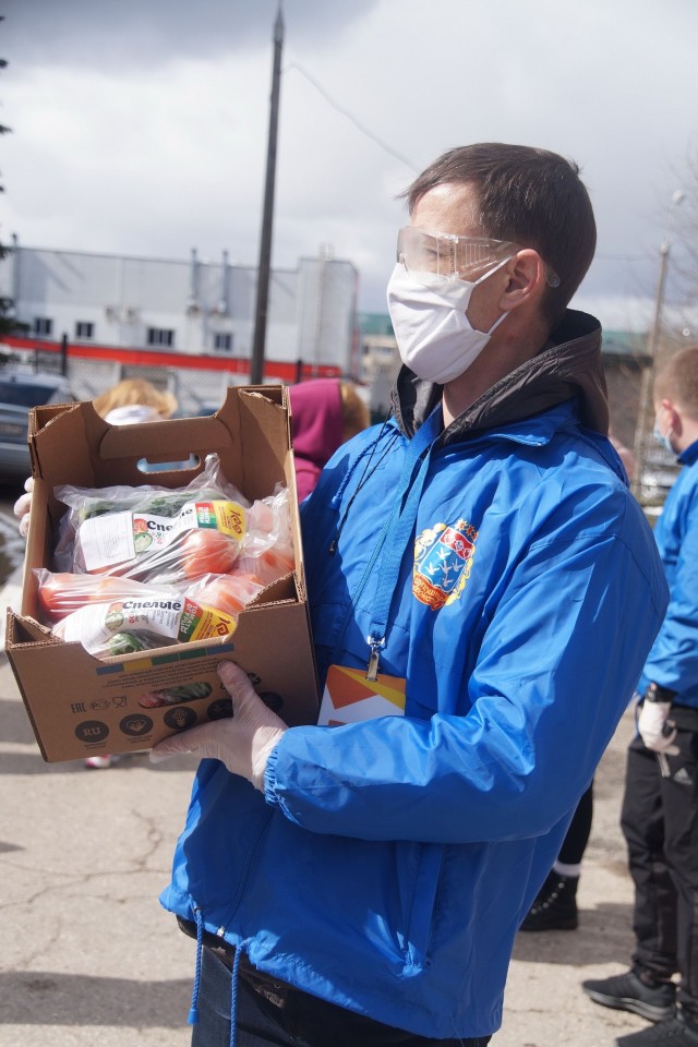 Витаминные наборы доставляют волонтеры пожилым жителям Чебоксар
