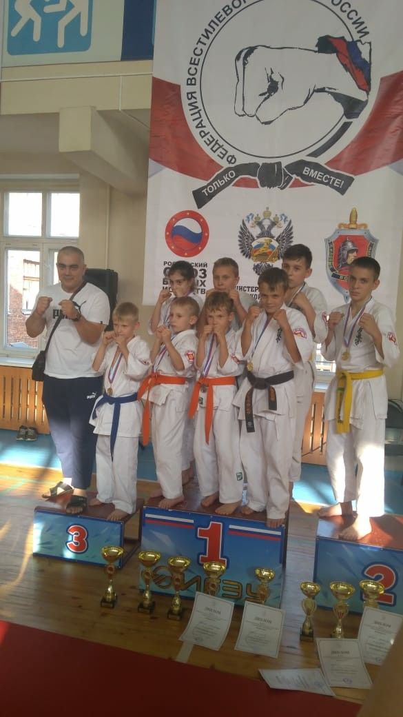  Юные нижегородцы на первенстве города Иваново по всестилевому каратэ завоевали 9 медалей