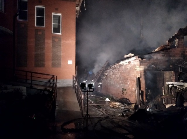 Дом милосердия в Нижнем Новгороде эвакуировали из-за пожара в соседнем здании