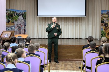Учащимся Сормовской православной гимназии рассказали о профессии военного врача из первых уст