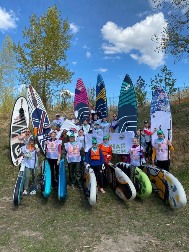 Любители серфинга приняли участие в очистке Мещерского озера от мусора