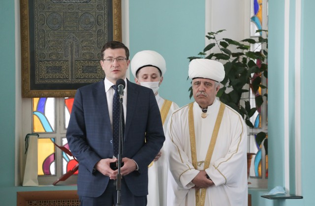 Глеб Никитин в Соборной мечети Нижнего Новгорода поздравил верующих с праздником Ураза-байрам