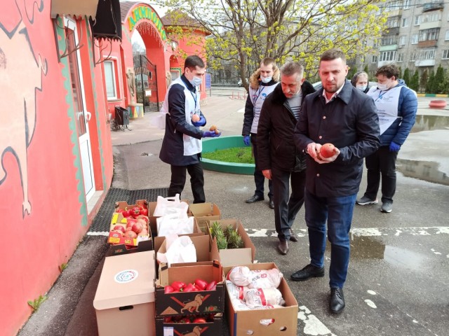 Волонтеры передали более 120 кг продуктов для животных нижегородского зоопарка "Лимпопо"