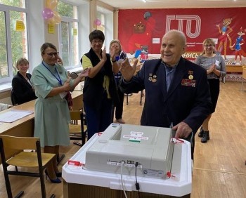 Ветеран ВОВ Николай Шишкин проголосовал на избирательном участке в Нижнем Новгороде