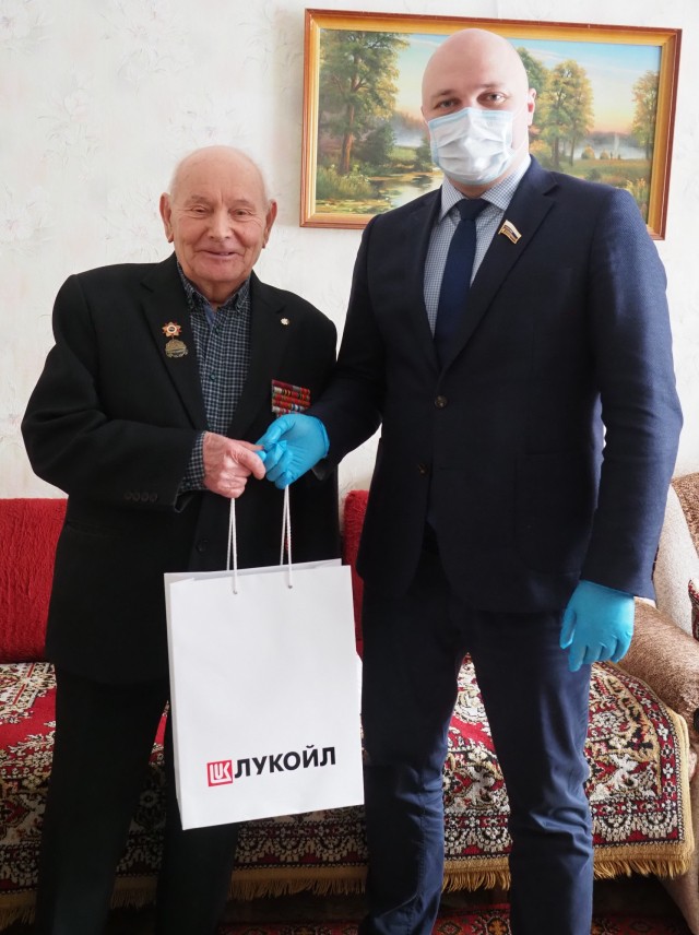 ЛУКОЙЛ поздравил ветеранов с Днём защитника Отечества