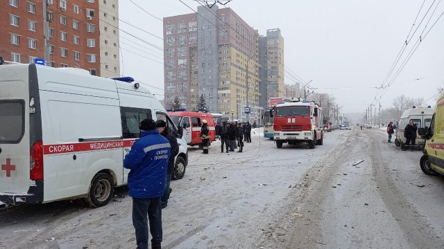 Лаборатории Росгвардии и МЧС определяют причину взрыва на Мещерском бульваре в Нижнем Новгороде (ВИДЕО)