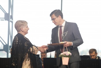Более 100 педагогов наградил глава города Юрий Шалабаев накануне Дня учителя