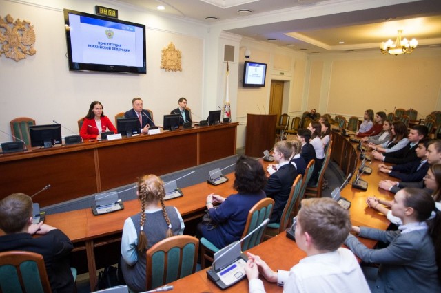 "Единая Россия" масштабно отметила День Конституции в Нижегородской области