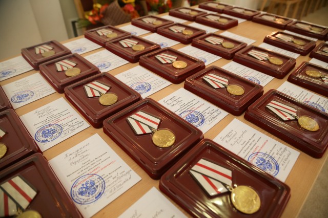 Тридцать нижегородцев удостоены звания "Почётный ветеран" и медали в честь 800-летия города