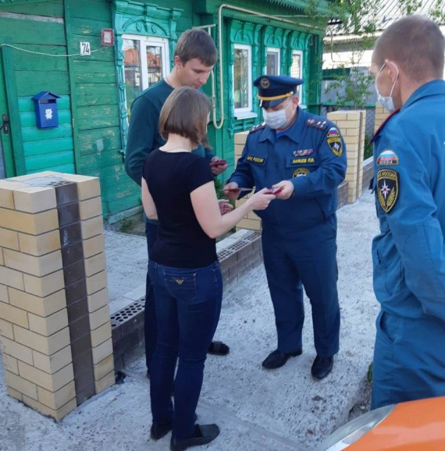 Супружескую пару в Нижегородской области наградили за спасение пенсионерки из пожара