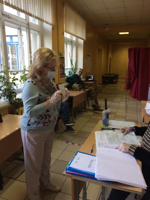 "Я лично убедилась, что голосование на избирательном участке абсолютно безопасно", - Елена Ленина