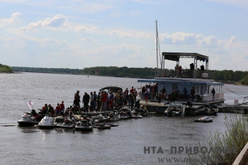 Неизвестные проехали на гидроцикле среди плывущих спортсменов на X-WATERS в Нижнем Новгороде