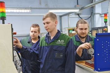 Группа молодых рабочих пополнила коллектив участка токарных станков с ПУ цеха №50 АПЗ