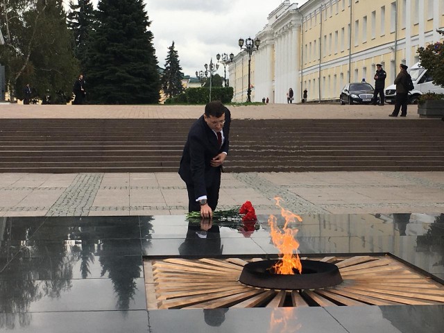 Глеб Никитин перед церемонией инаугурации возложил цветы к Вечному огню в Нижегородском кремле