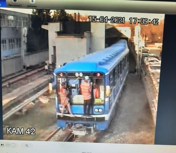 Двух "зацеперов" сняли с вагона самарского метро