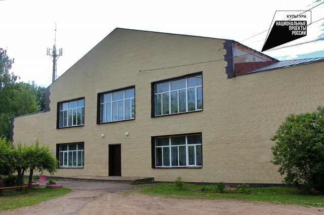 Зрительный зал и фасад сельского дома культуры отремонтировали в Бутурлинском районе Нижегородской области