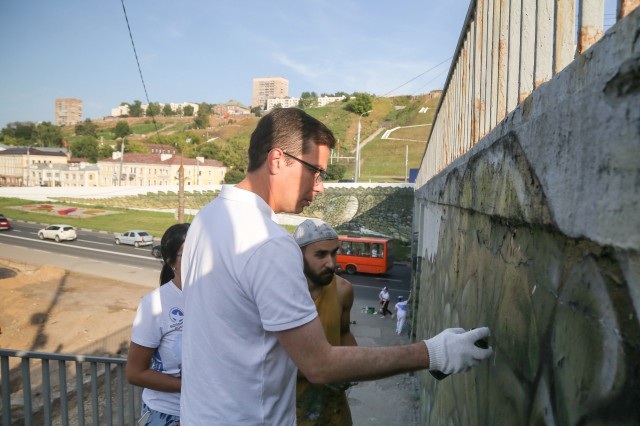 Юрий Шалабаев обещал нижегородским граффитистам подобрать пространство для творчества