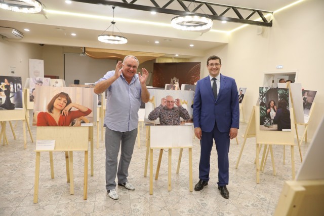 Глеб Никитин посетил фотовыставку "С них начинается Родина" с портретами нижегородских медработников