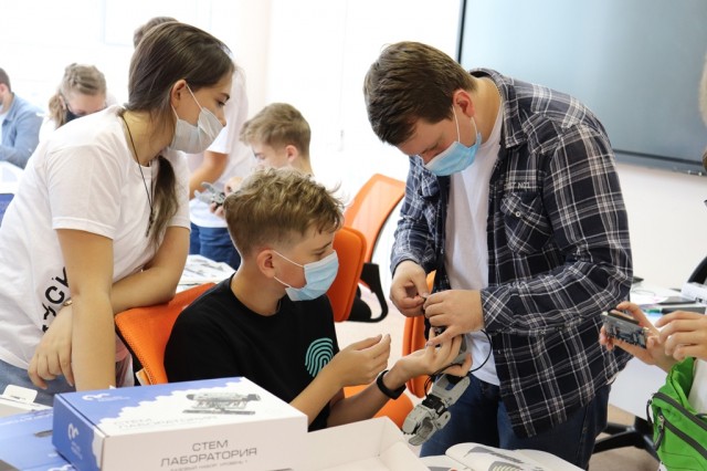 Сто школьников ежедневно погружаются в мир нанотехнологий в детском технопарке "Кванториум" Нижний Новгород"