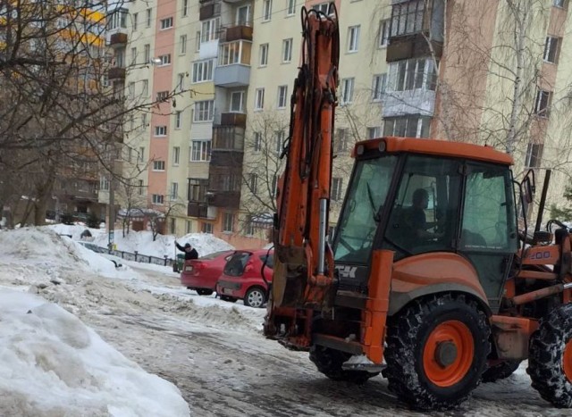 Около 40 дворов очистили от снега в Приокском районе на этой неделе