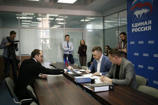 Руслан Станчев и Инна Ванькина подали документы для участия в праймериз "ЕР" на довыборах в думу Нижнего Новгорода