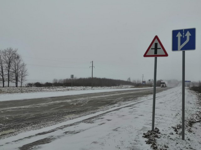 Более 450 новых дорожных знаков установили в 2020 году в Нижегородской области на трассе Владимир - Муром - Арзамас