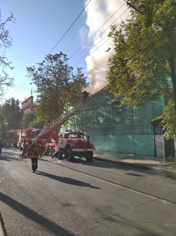 Здание литературного музея горит в центре Нижнего Новгорода 25 июня (ВИДЕО)