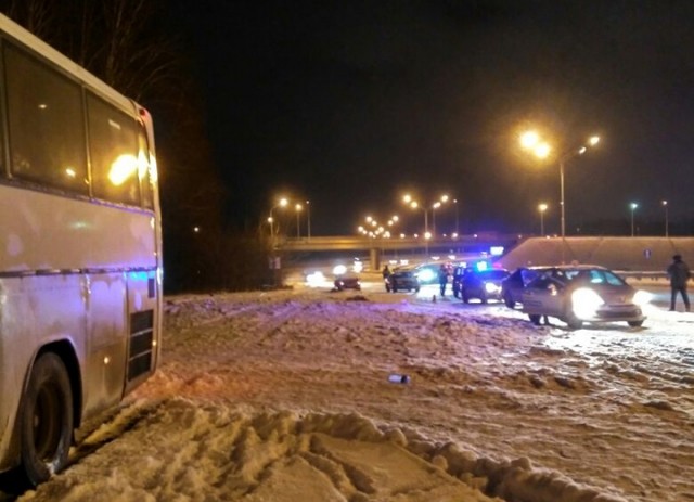 Водитель пассажирского автобуса насмерть сбил пешехода на трассе Уфа-Оренбург в Башкирии