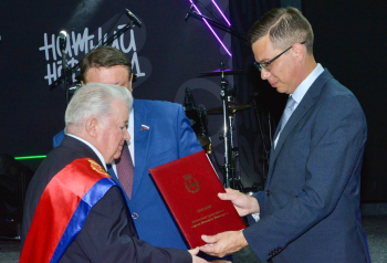 Юрий Шалабаев вручил удостоверения почетных граждан Нижнего Новгорода