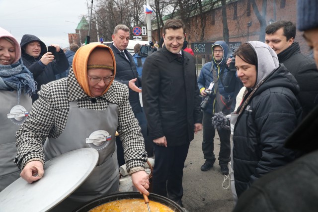 Глеб Никитин посетил гастрономический фестиваль "Кухни народов России" в День народного единства