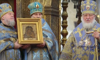 Патриарх Кирилл представил считавшуюся утраченной более 100 лет назад Казанскую икону Божьей Матери (ВИДЕО)