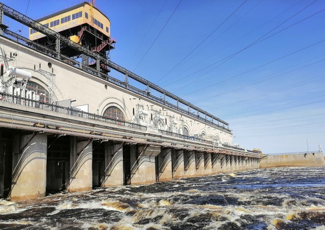 Нижегородская ГЭС начала пропускать ливневый паводок